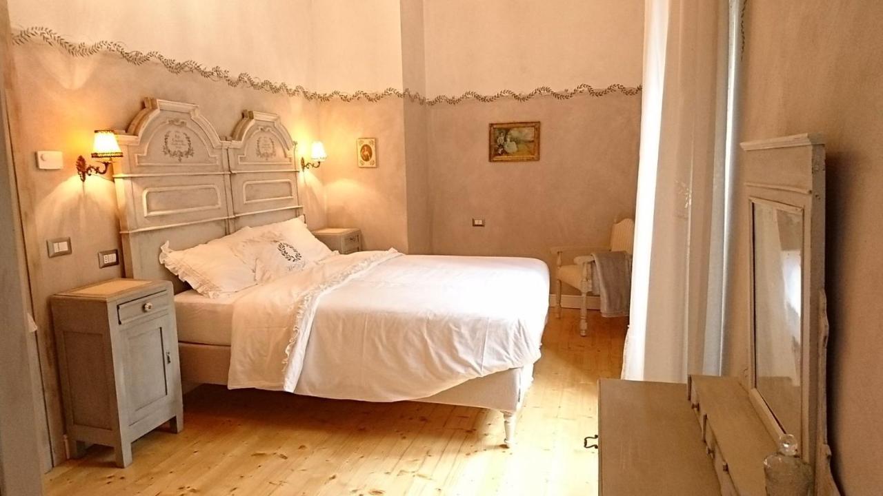 Due Principi E Una Fata Sestola Buitenkant foto