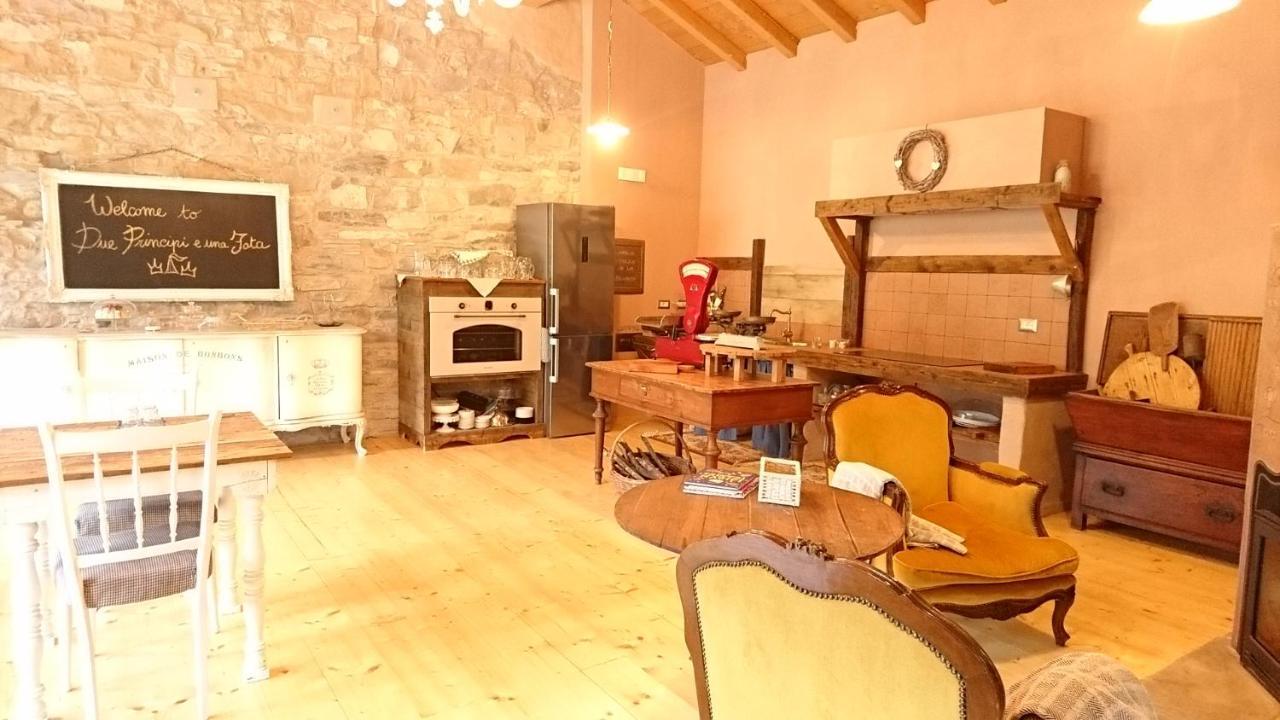 Due Principi E Una Fata Sestola Buitenkant foto