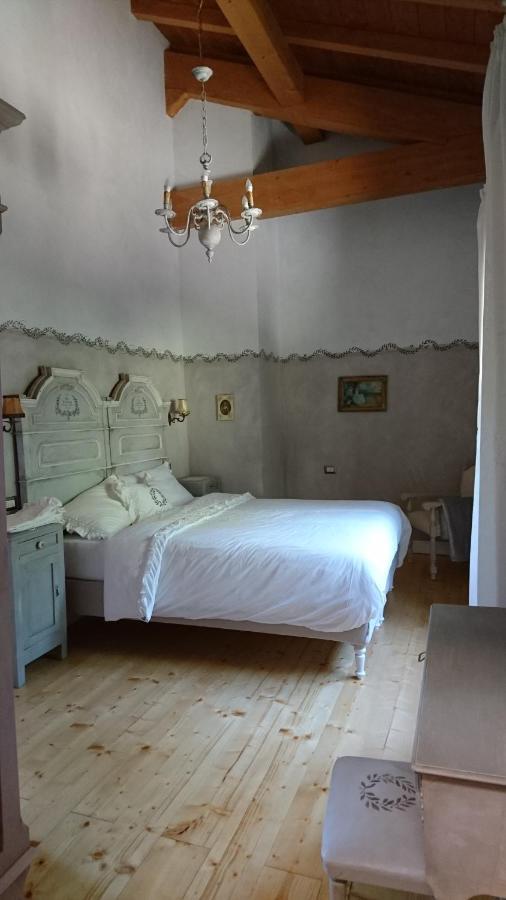 Due Principi E Una Fata Sestola Buitenkant foto